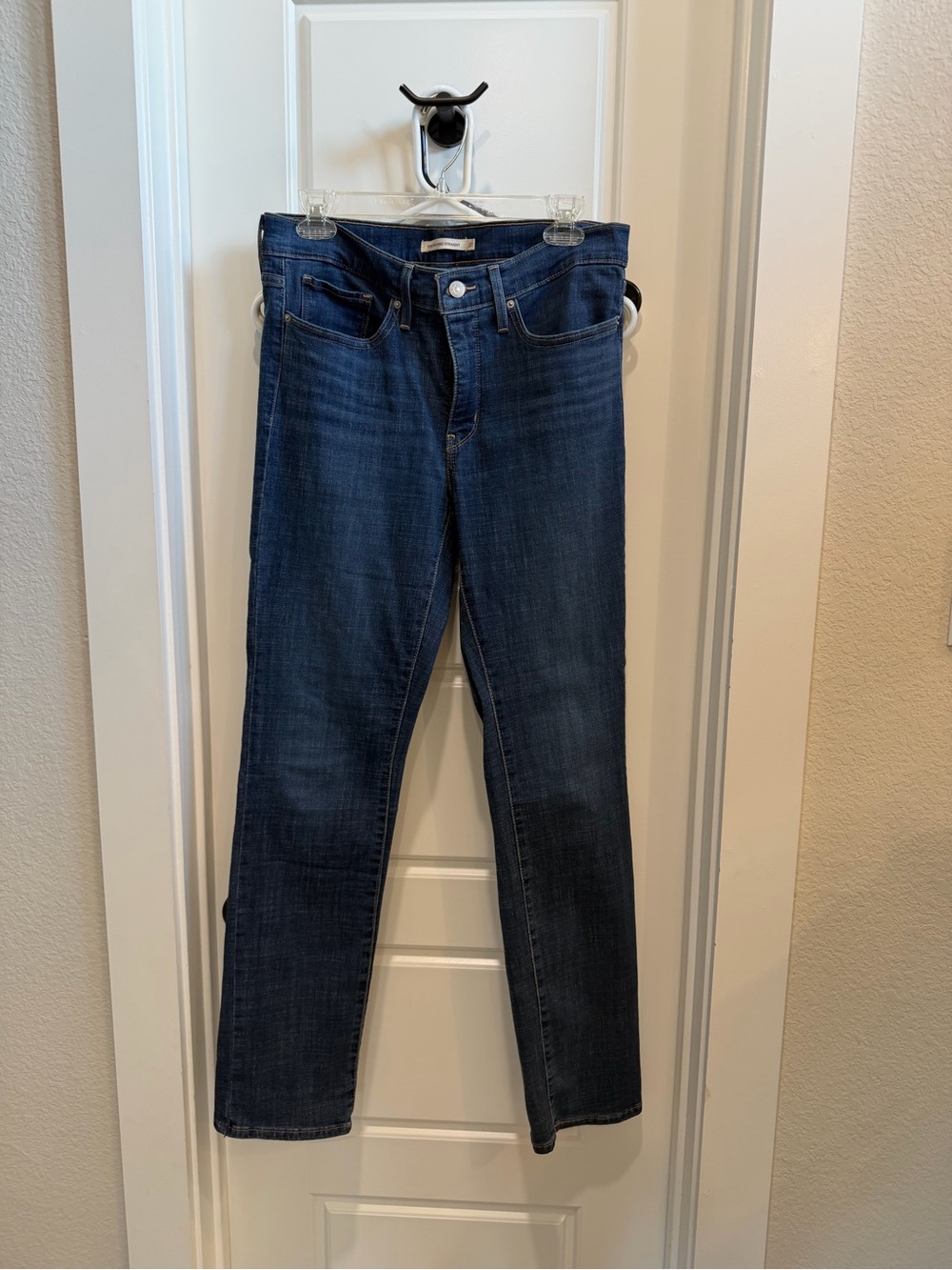 Levi's Women's Straight Leg Jeans in Dark Blue Wash